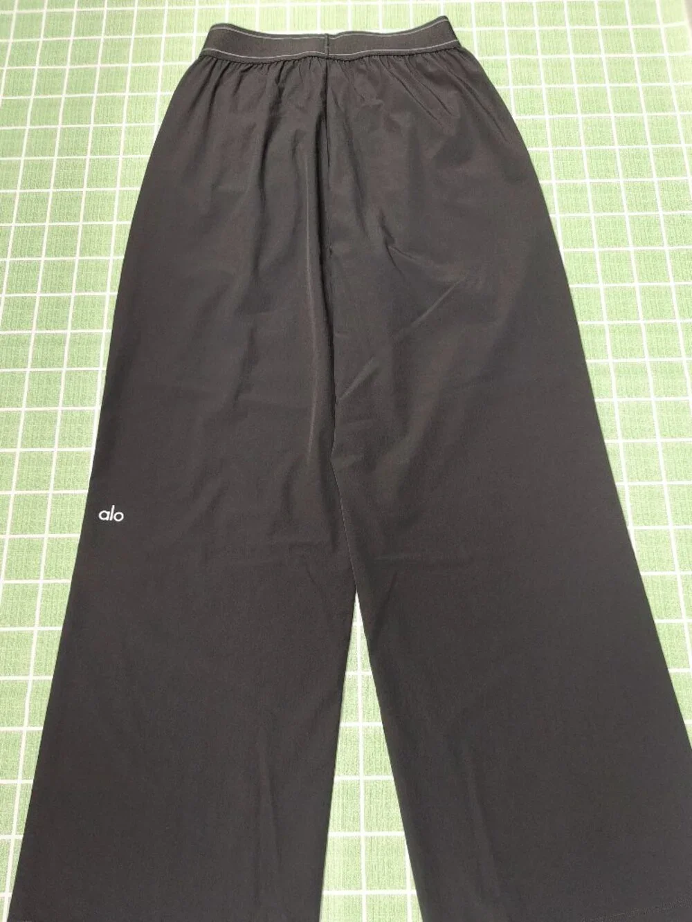 Brand New✨Alo Yoga Trouser Deep Gray Size S-M-L (Regular 30